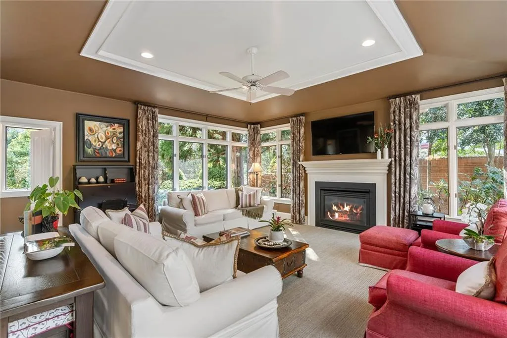 235 Embassy Court, Sandy Springs, Georgia 30328, 4 Bedrooms Bedrooms, ,3 BathroomsBathrooms,Residential,Sold,235 Embassy Court,7351691