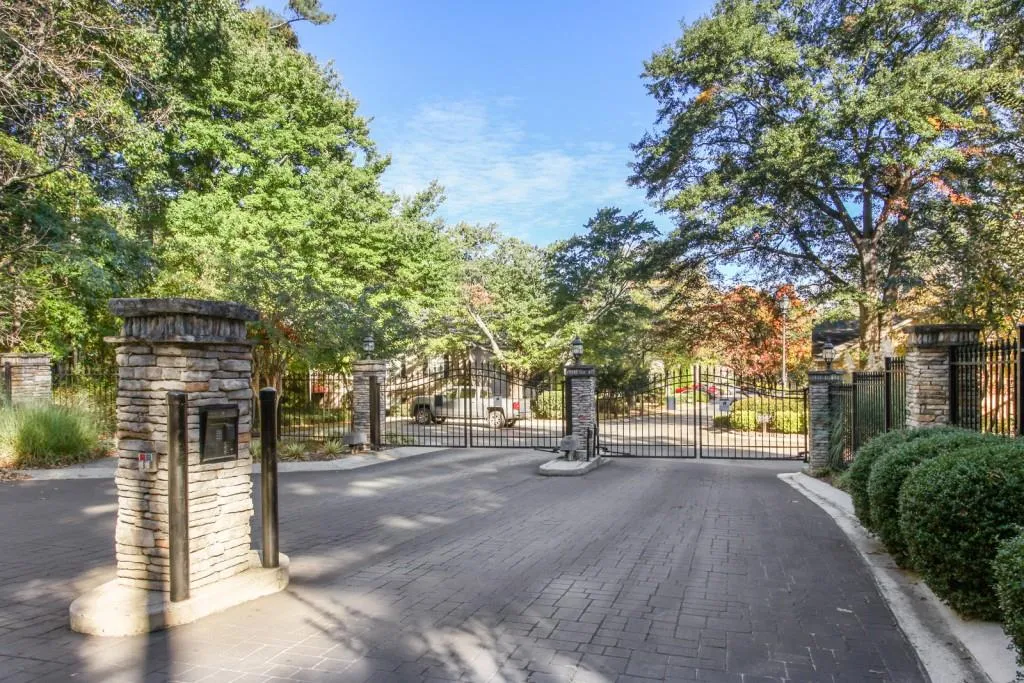 502 Brighton Point Unit 502, Sandy Springs, Georgia 30328, 3 Bedrooms Bedrooms, ,2 BathroomsBathrooms,Residential,Sold,502 Brighton Point Unit 502,6963433