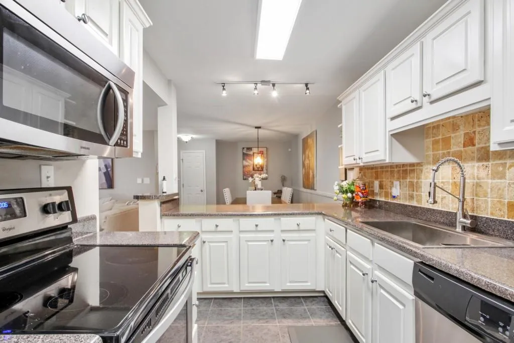 502 Brighton Point Unit 502, Sandy Springs, Georgia 30328, 3 Bedrooms Bedrooms, ,2 BathroomsBathrooms,Residential,Sold,502 Brighton Point Unit 502,6963433
