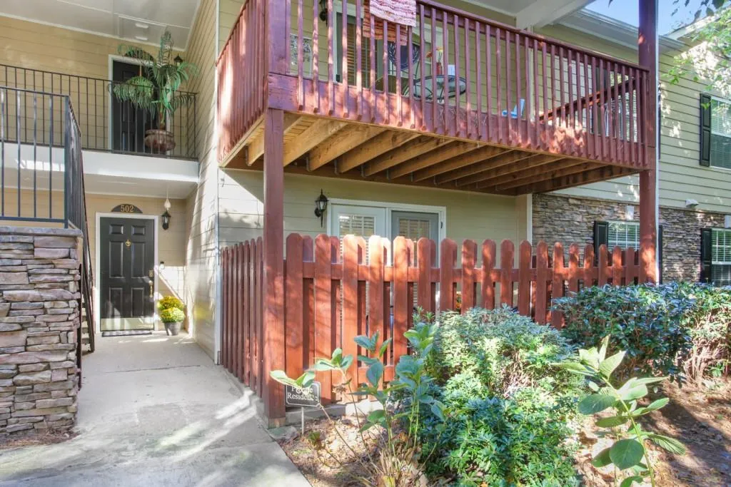 502 Brighton Point Unit 502, Sandy Springs, Georgia 30328, 3 Bedrooms Bedrooms, ,2 BathroomsBathrooms,Residential,Sold,502 Brighton Point Unit 502,6963433