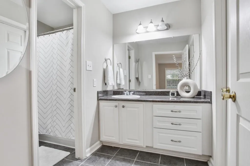 502 Brighton Point Unit 502, Sandy Springs, Georgia 30328, 3 Bedrooms Bedrooms, ,2 BathroomsBathrooms,Residential,Sold,502 Brighton Point Unit 502,6963433