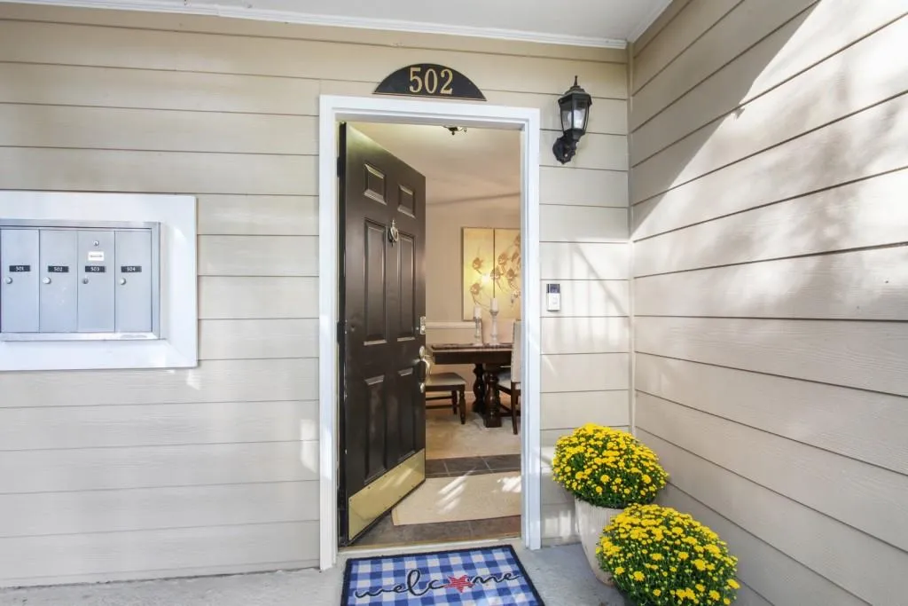 502 Brighton Point Unit 502, Sandy Springs, Georgia 30328, 3 Bedrooms Bedrooms, ,2 BathroomsBathrooms,Residential,Sold,502 Brighton Point Unit 502,6963433