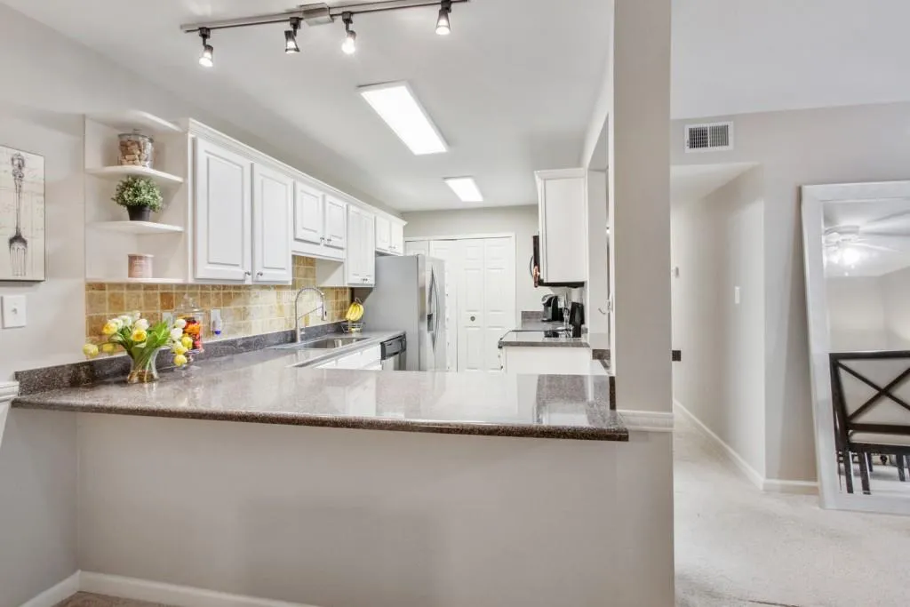 502 Brighton Point Unit 502, Sandy Springs, Georgia 30328, 3 Bedrooms Bedrooms, ,2 BathroomsBathrooms,Residential,Sold,502 Brighton Point Unit 502,6963433