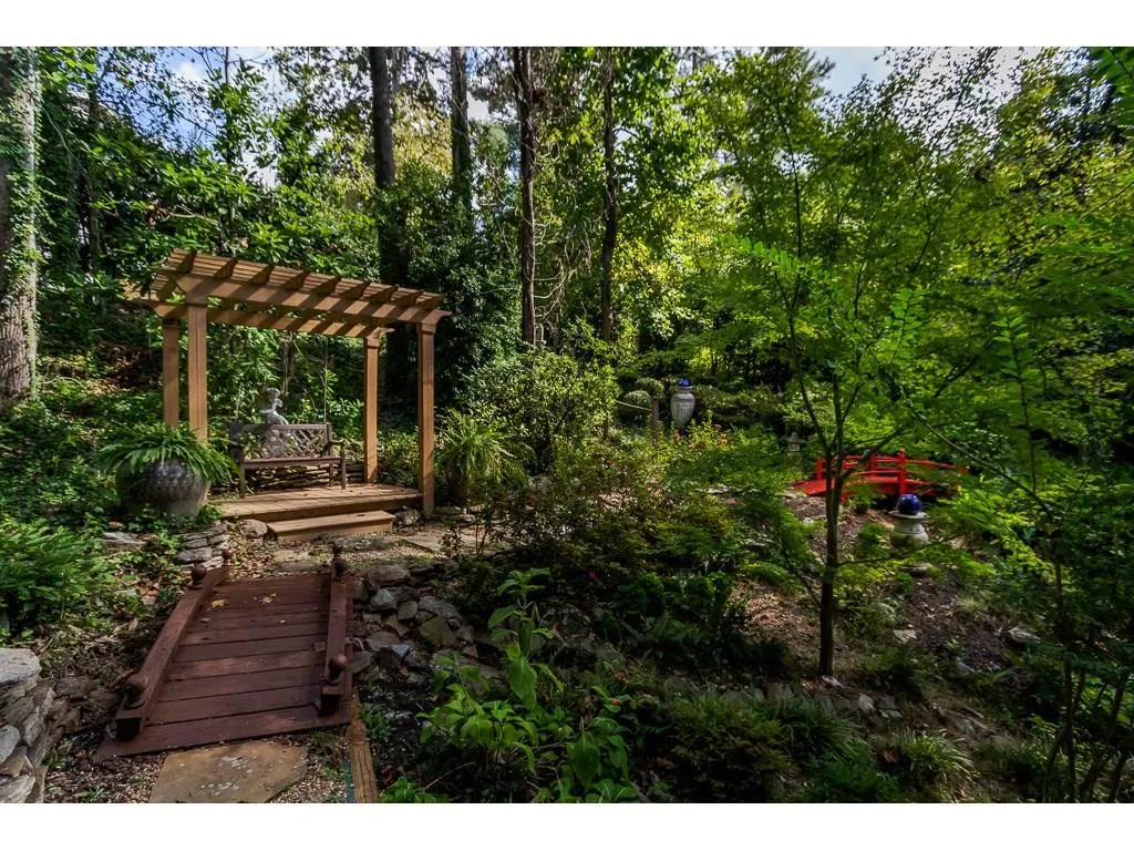 1150 Edgewater Drive, Sandy Springs, Georgia 30328, 5 Bedrooms Bedrooms, ,3 BathroomsBathrooms,Residential,Sold,1150 Edgewater Drive,6082457