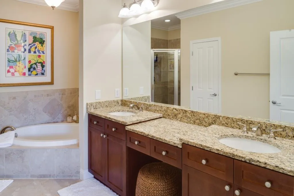5440 Glenridge Park Unit 5440, Atlanta, Georgia 30342, 2 Bedrooms Bedrooms, ,2 BathroomsBathrooms,Residential,Sold,5440 Glenridge Park Unit 5440,5872150