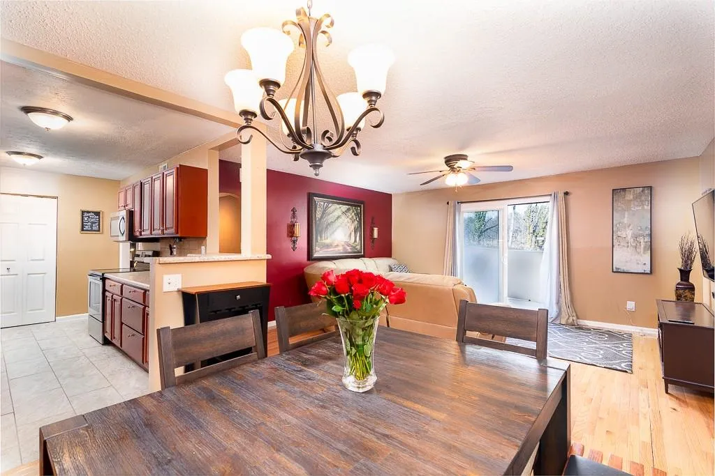 725 Dalrymple Road Unit 7b, Atlanta, Georgia 30328, 2 Bedrooms Bedrooms, ,2 BathroomsBathrooms,Residential,Sold,725 Dalrymple Road Unit 7b,7179634