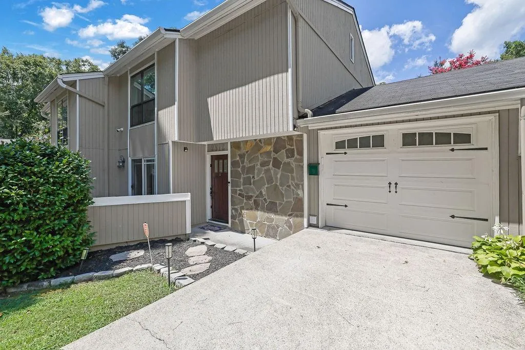 2312 Colonial Drive Ne, Brookhaven, Georgia 30319, 3 Bedrooms Bedrooms, ,2 BathroomsBathrooms,Residential,For Sale,2312 Colonial Drive Ne,7623672
