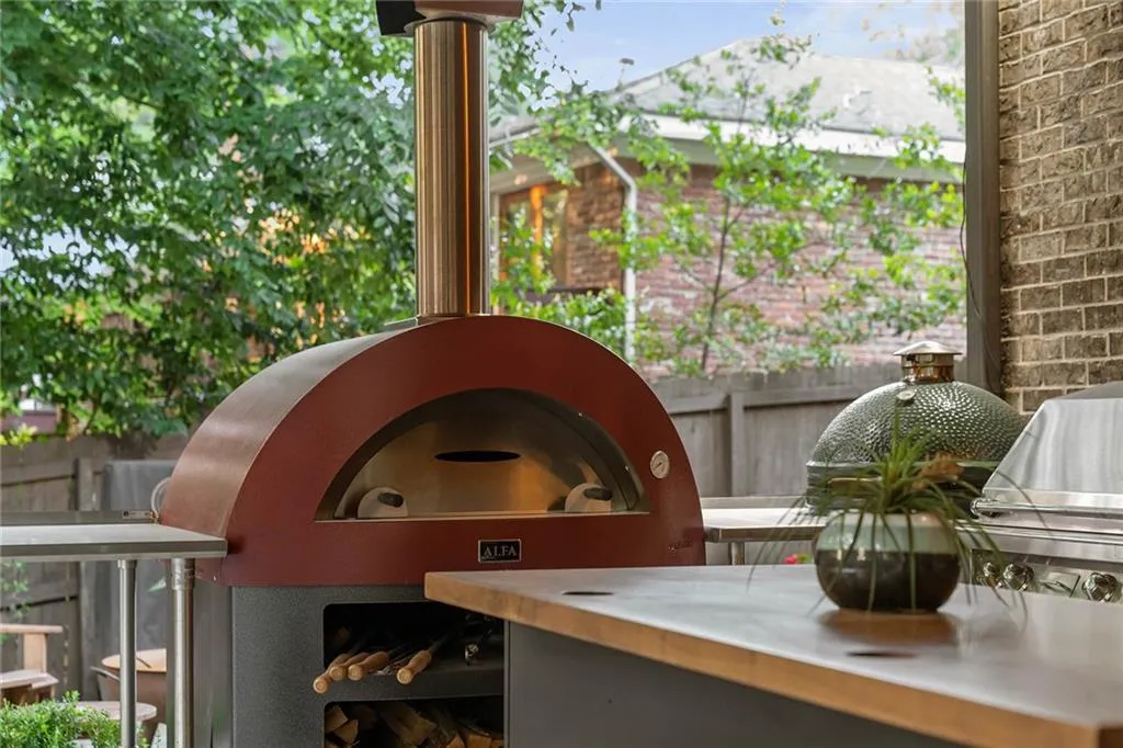 5514 Sherrell Drive Ne, Atlanta, Georgia 30342, 6 Bedrooms Bedrooms, ,6 BathroomsBathrooms,Residential,Sold,5514 Sherrell Drive Ne,7230468