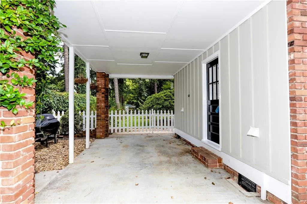 348 Meadowbrook Drive, Sandy Springs, Georgia 30342, 3 Bedrooms Bedrooms, ,2 BathroomsBathrooms,Residential,Sold,348 Meadowbrook Drive,5901344
