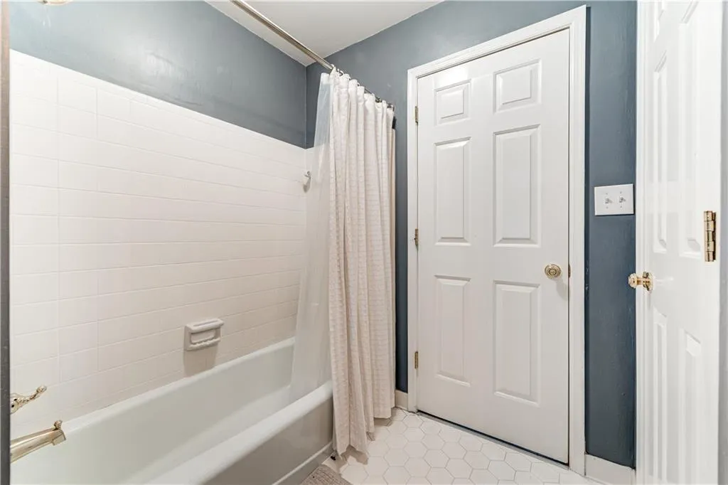 265 Grapevine Run, Sandy Springs, Georgia 30350, 4 Bedrooms Bedrooms, ,4 BathroomsBathrooms,Residential,Sold,265 Grapevine Run,7078213