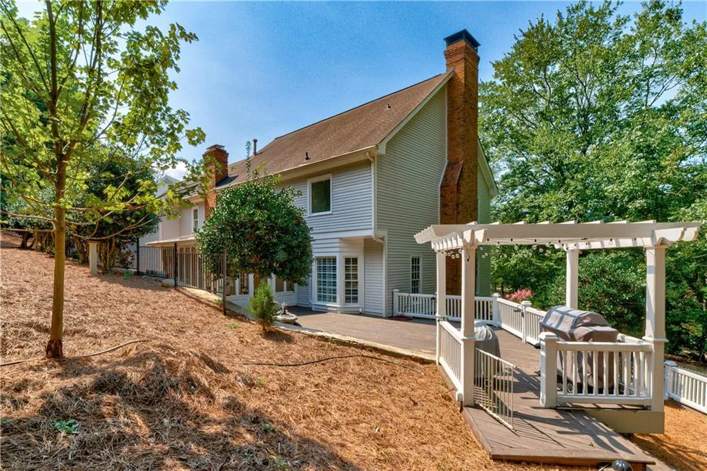 265 Grapevine Run, Sandy Springs, Georgia 30350, 4 Bedrooms Bedrooms, ,4 BathroomsBathrooms,Residential,Sold,265 Grapevine Run,7078213