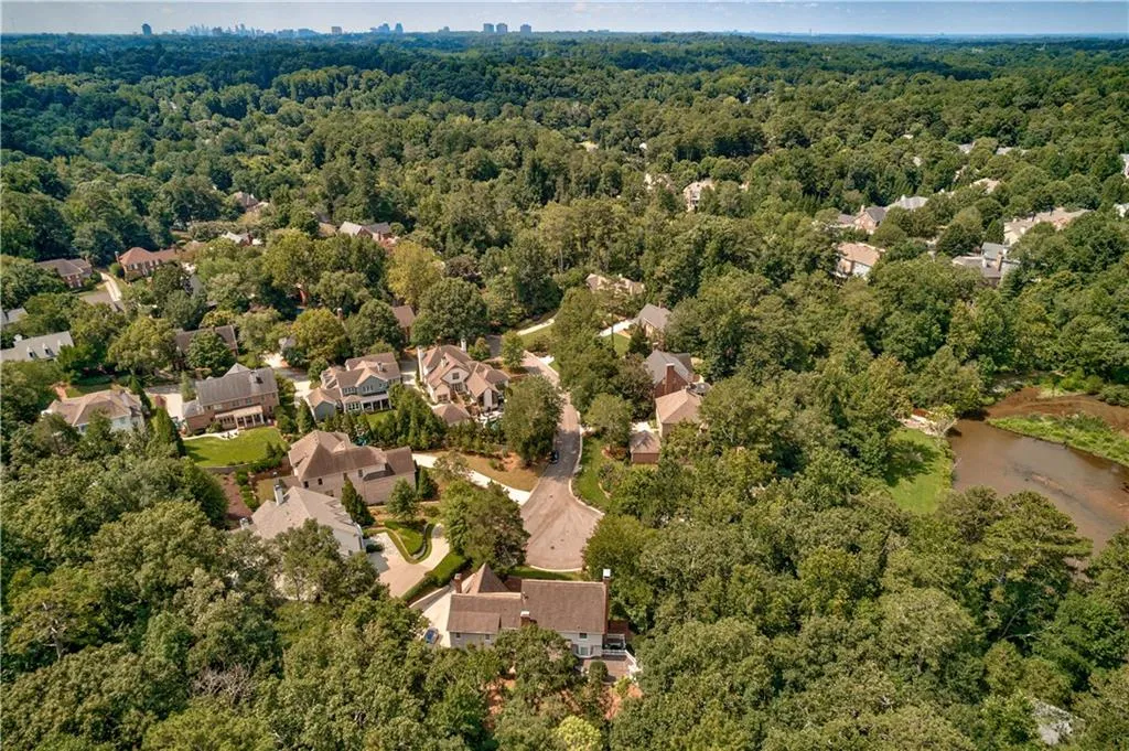 265 Grapevine Run, Sandy Springs, Georgia 30350, 4 Bedrooms Bedrooms, ,4 BathroomsBathrooms,Residential,Sold,265 Grapevine Run,7078213