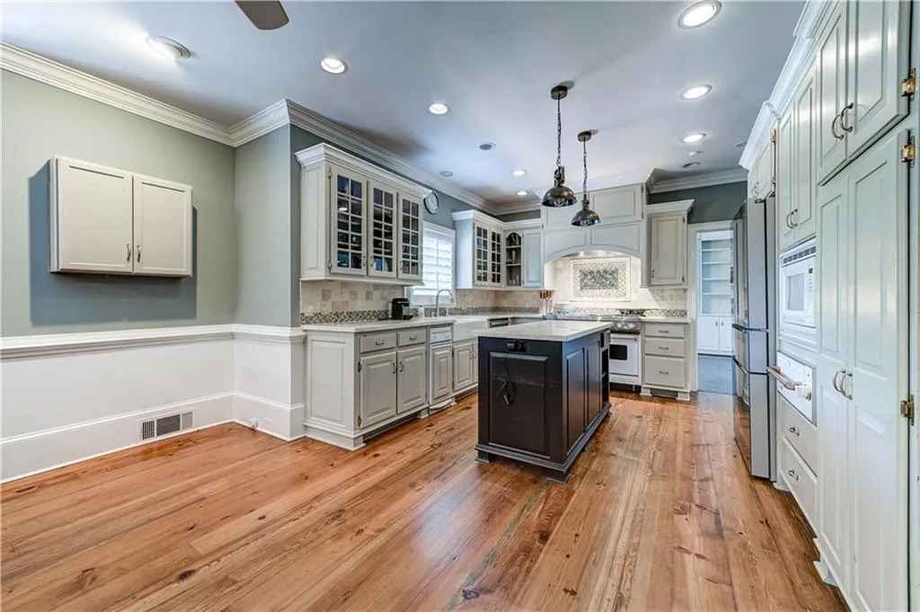 265 Grapevine Run, Sandy Springs, Georgia 30350, 4 Bedrooms Bedrooms, ,4 BathroomsBathrooms,Residential,Sold,265 Grapevine Run,7078213