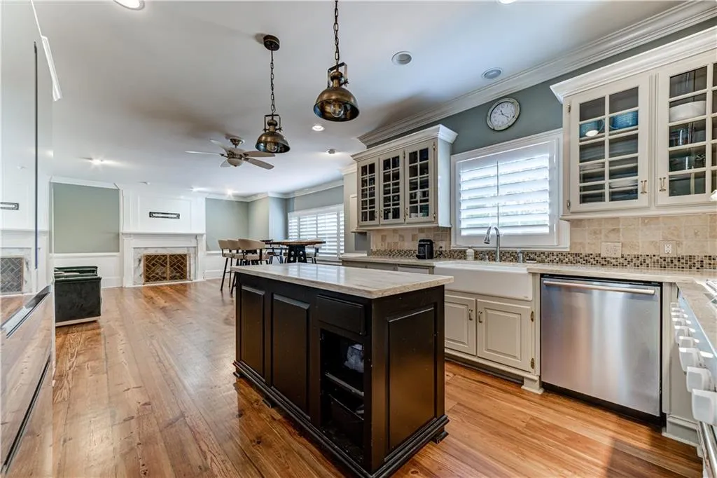 265 Grapevine Run, Sandy Springs, Georgia 30350, 4 Bedrooms Bedrooms, ,4 BathroomsBathrooms,Residential,Sold,265 Grapevine Run,7078213