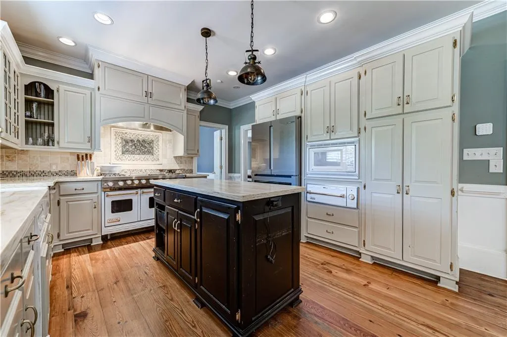 265 Grapevine Run, Sandy Springs, Georgia 30350, 4 Bedrooms Bedrooms, ,4 BathroomsBathrooms,Residential,Sold,265 Grapevine Run,7078213