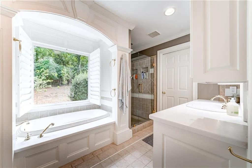 265 Grapevine Run, Sandy Springs, Georgia 30350, 4 Bedrooms Bedrooms, ,4 BathroomsBathrooms,Residential,Sold,265 Grapevine Run,7078213