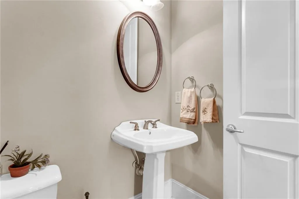 5455 Glenridge View, Atlanta, Georgia 30342, 4 Bedrooms Bedrooms, ,4 BathroomsBathrooms,Residential,Sold,5455 Glenridge View,7090367