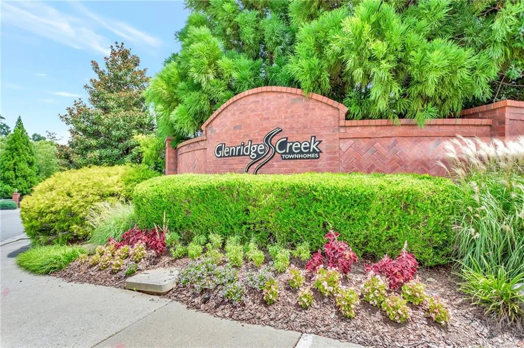 5455 Glenridge View, Atlanta, Georgia 30342, 4 Bedrooms Bedrooms, ,4 BathroomsBathrooms,Residential,Sold,5455 Glenridge View,7090367