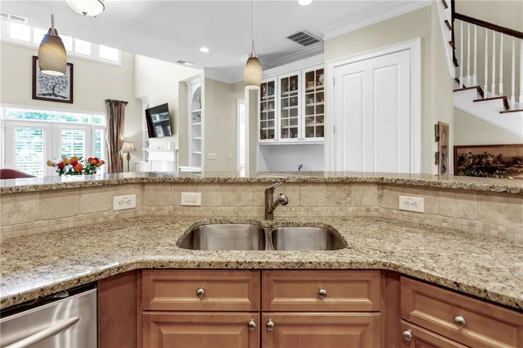 5455 Glenridge View, Atlanta, Georgia 30342, 4 Bedrooms Bedrooms, ,4 BathroomsBathrooms,Residential,Sold,5455 Glenridge View,7090367