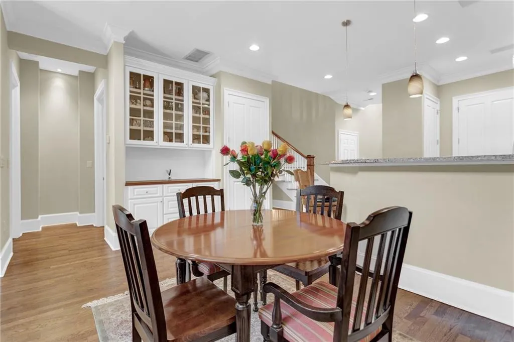 5455 Glenridge View, Atlanta, Georgia 30342, 4 Bedrooms Bedrooms, ,4 BathroomsBathrooms,Residential,Sold,5455 Glenridge View,7090367