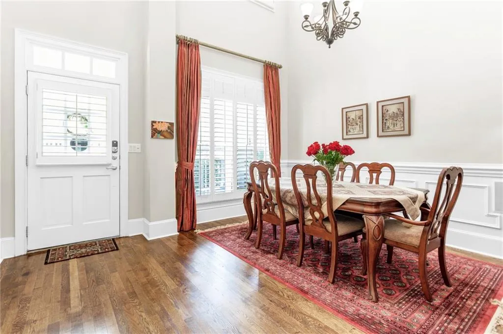 5455 Glenridge View, Atlanta, Georgia 30342, 4 Bedrooms Bedrooms, ,4 BathroomsBathrooms,Residential,Sold,5455 Glenridge View,7090367