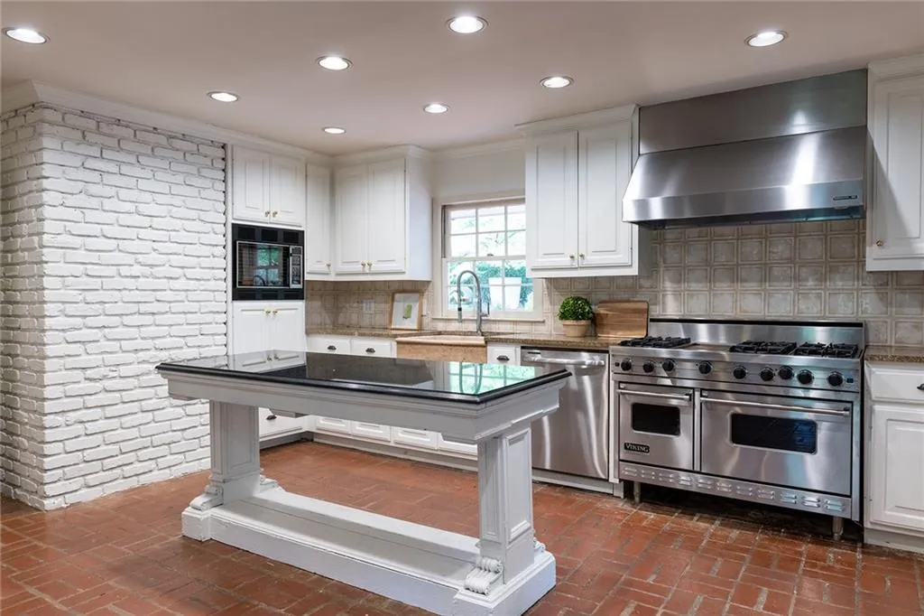 4830 Jett Road, Atlanta, Georgia 30327, 4 Bedrooms Bedrooms, ,2 BathroomsBathrooms,Residential,Sold,4830 Jett Road,7193131