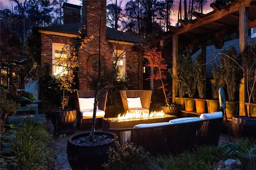 4830 Jett Road, Atlanta, Georgia 30327, 4 Bedrooms Bedrooms, ,2 BathroomsBathrooms,Residential,Sold,4830 Jett Road,7193131