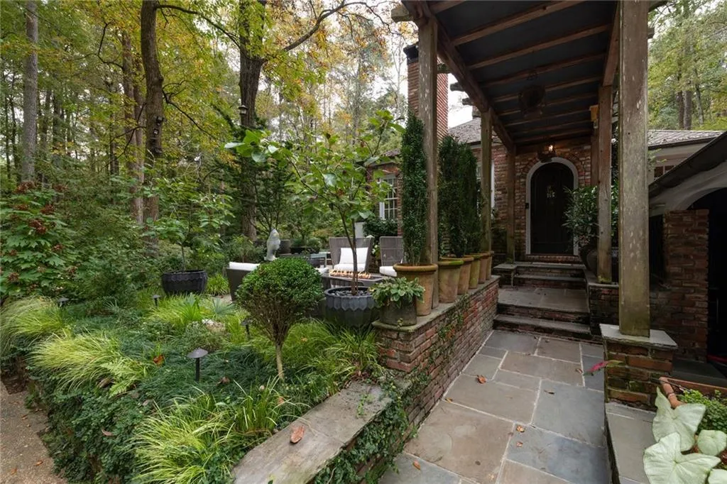 4830 Jett Road, Atlanta, Georgia 30327, 4 Bedrooms Bedrooms, ,2 BathroomsBathrooms,Residential,Sold,4830 Jett Road,7193131