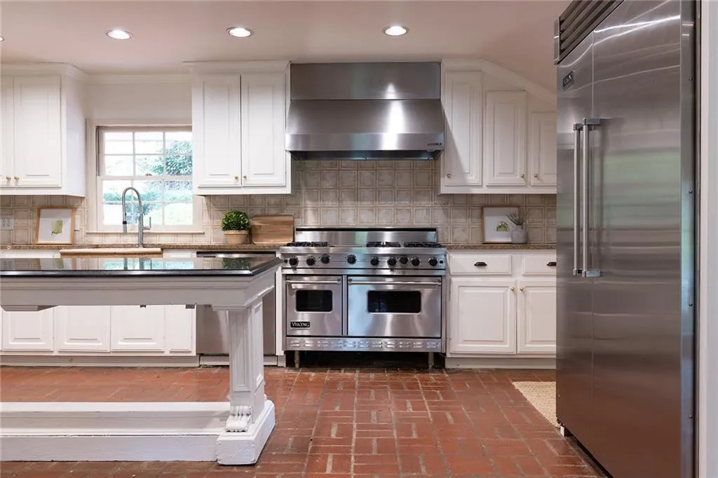 4830 Jett Road, Atlanta, Georgia 30327, 4 Bedrooms Bedrooms, ,2 BathroomsBathrooms,Residential,Sold,4830 Jett Road,7193131