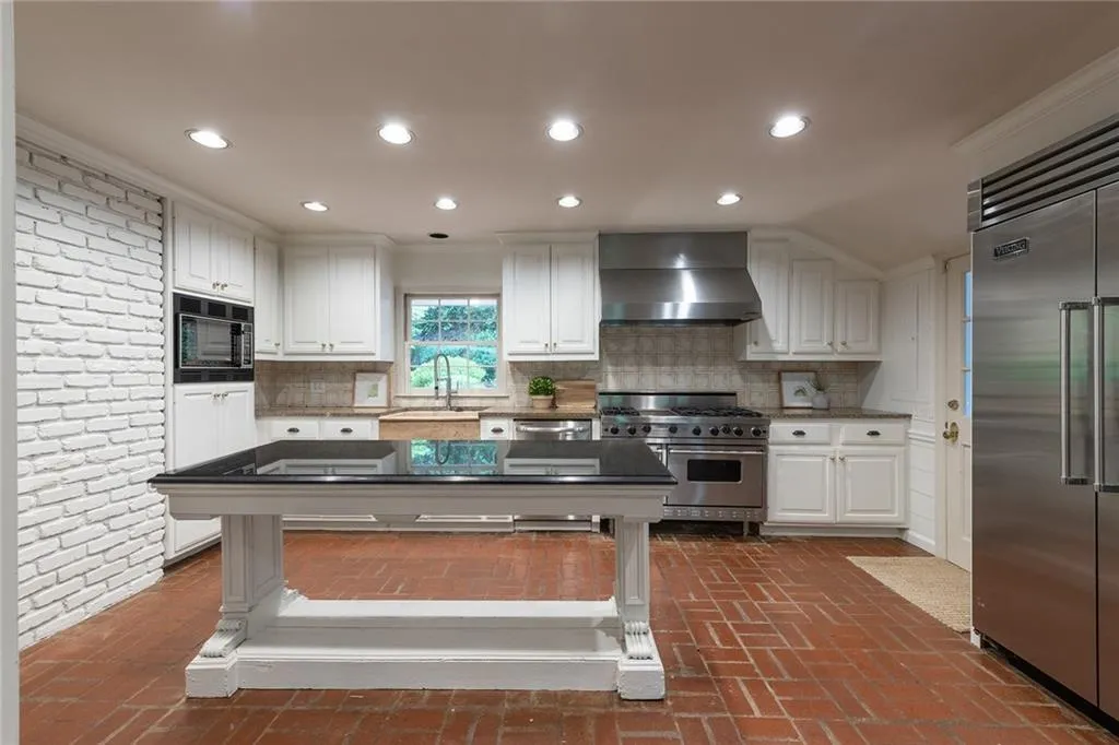 4830 Jett Road, Atlanta, Georgia 30327, 4 Bedrooms Bedrooms, ,2 BathroomsBathrooms,Residential,Sold,4830 Jett Road,7193131