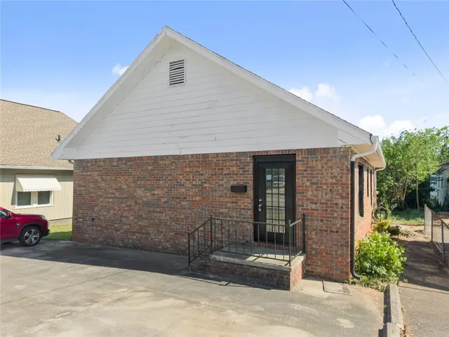 160 E Currahee Street, Toccoa, Georgia 30577