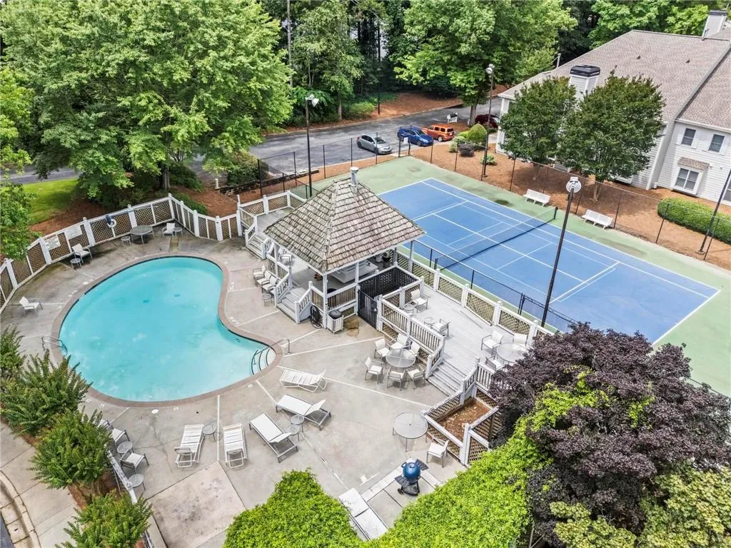 111 Abingdon Way, Sandy Springs, Georgia 30328, 2 Bedrooms Bedrooms, ,2 BathroomsBathrooms,Residential,For Sale,111 Abingdon Way,7627803