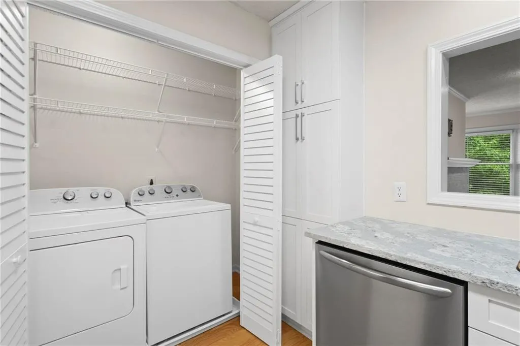 111 Abingdon Way, Sandy Springs, Georgia 30328, 2 Bedrooms Bedrooms, ,2 BathroomsBathrooms,Residential,For Sale,111 Abingdon Way,7627803