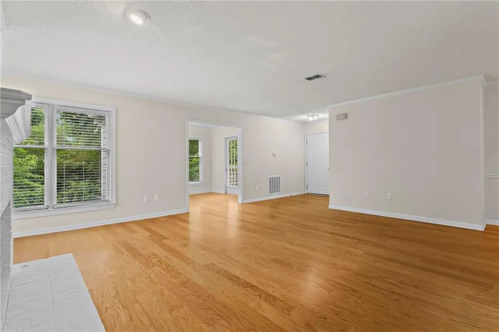 111 Abingdon Way, Sandy Springs, Georgia 30328, 2 Bedrooms Bedrooms, ,2 BathroomsBathrooms,Residential,For Sale,111 Abingdon Way,7627803