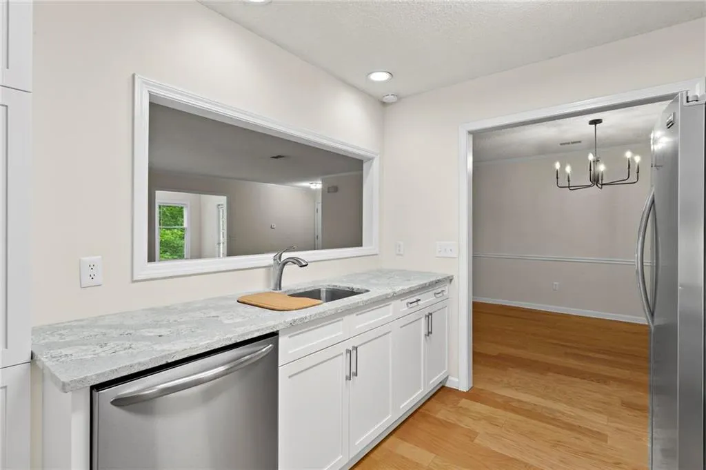 111 Abingdon Way, Sandy Springs, Georgia 30328, 2 Bedrooms Bedrooms, ,2 BathroomsBathrooms,Residential,For Sale,111 Abingdon Way,7627803