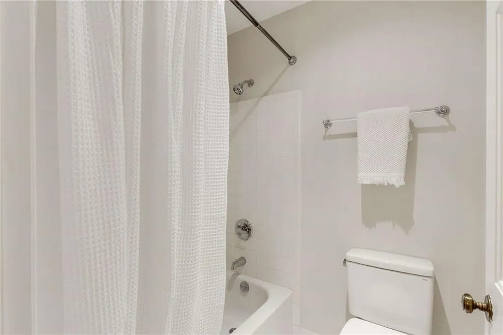 14 Willow Glen Ne, Atlanta, Georgia 30342, 3 Bedrooms Bedrooms, ,2 BathroomsBathrooms,Residential,Sold,14 Willow Glen Ne,7475635