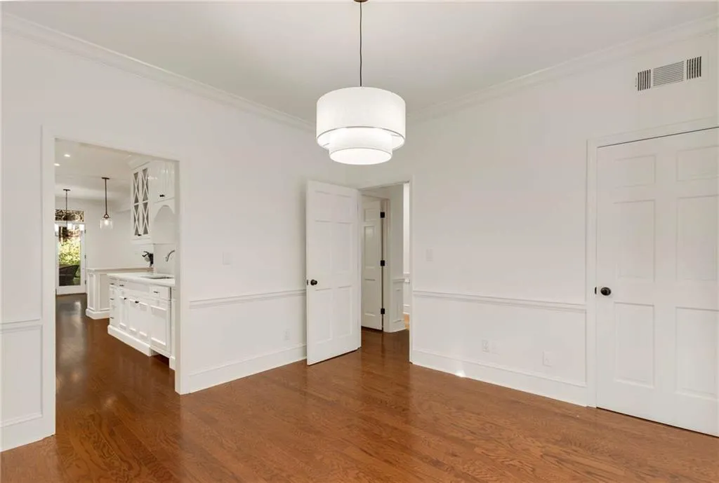 14 Willow Glen Ne, Atlanta, Georgia 30342, 3 Bedrooms Bedrooms, ,2 BathroomsBathrooms,Residential,Sold,14 Willow Glen Ne,7475635