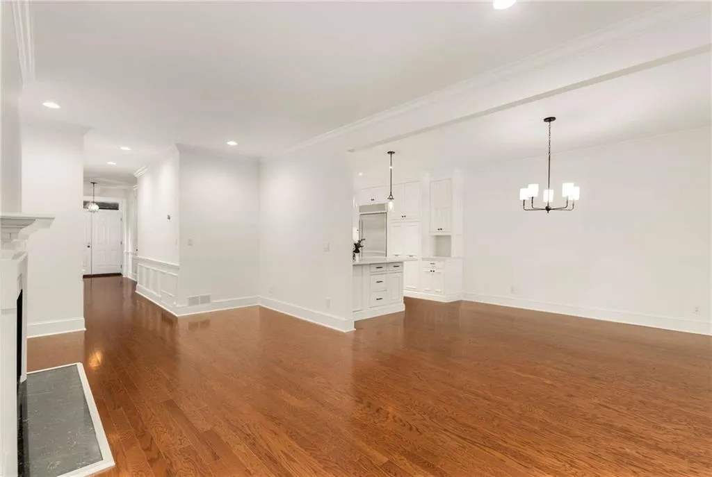 14 Willow Glen Ne, Atlanta, Georgia 30342, 3 Bedrooms Bedrooms, ,2 BathroomsBathrooms,Residential,Sold,14 Willow Glen Ne,7475635