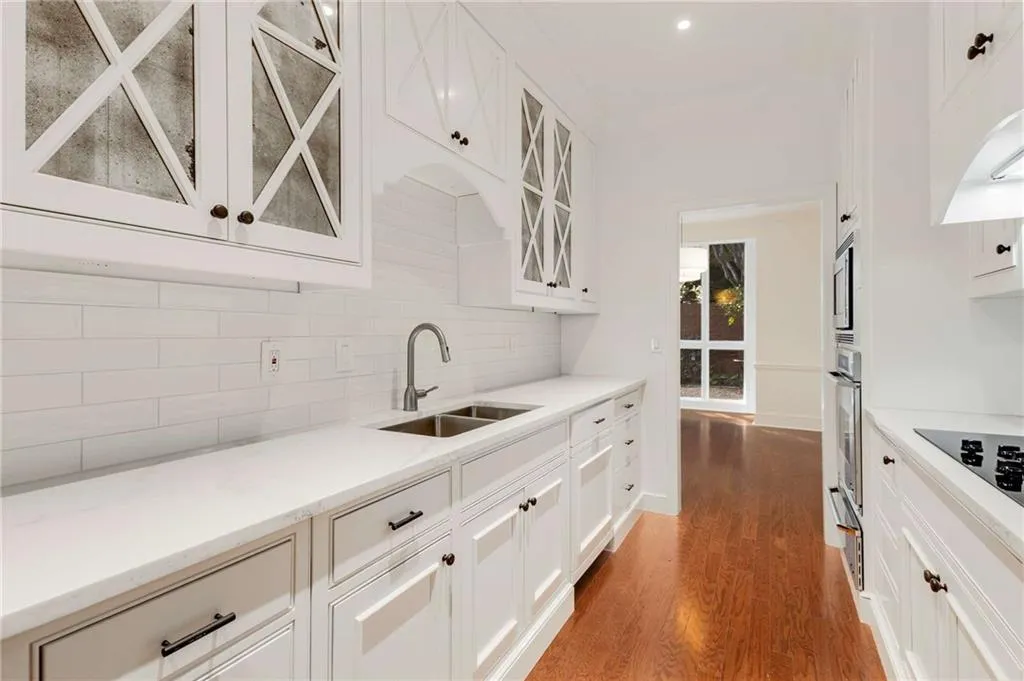 14 Willow Glen Ne, Atlanta, Georgia 30342, 3 Bedrooms Bedrooms, ,2 BathroomsBathrooms,Residential,Sold,14 Willow Glen Ne,7475635