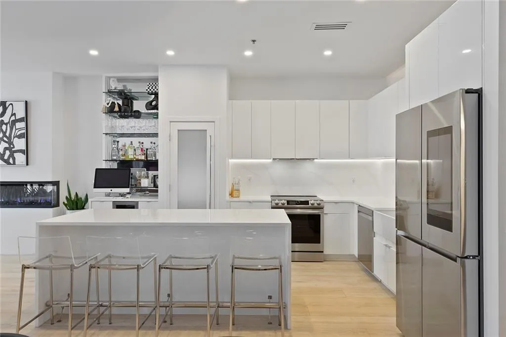 560 Dutch Valley Ne Unit 2313, Atlanta, Georgia 30324, 1 Bedroom Bedrooms, ,1 BathroomBathrooms,Residential,For Sale,560 Dutch Valley Ne Unit 2313,7647320