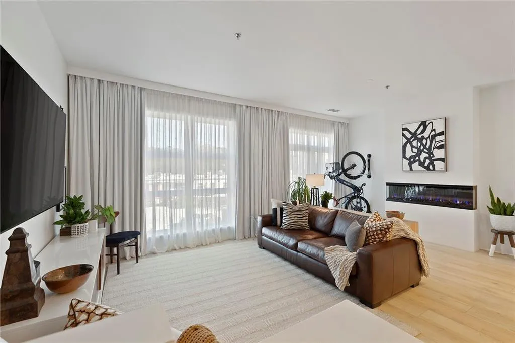 560 Dutch Valley Ne Unit 2313, Atlanta, Georgia 30324, 1 Bedroom Bedrooms, ,1 BathroomBathrooms,Residential,For Sale,560 Dutch Valley Ne Unit 2313,7647320
