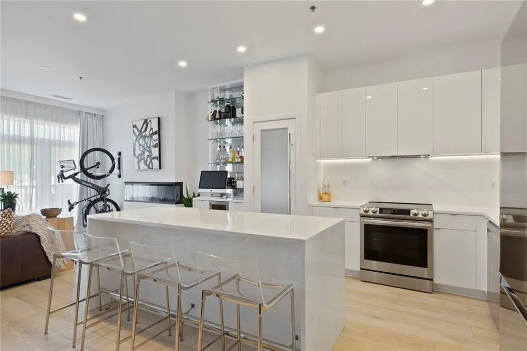 560 Dutch Valley Ne Unit 2313, Atlanta, Georgia 30324, 1 Bedroom Bedrooms, ,1 BathroomBathrooms,Residential,For Sale,560 Dutch Valley Ne Unit 2313,7647320