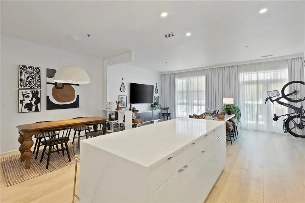 560 Dutch Valley Ne Unit 2313, Atlanta, Georgia 30324, 1 Bedroom Bedrooms, ,1 BathroomBathrooms,Residential,For Sale,560 Dutch Valley Ne Unit 2313,7647320
