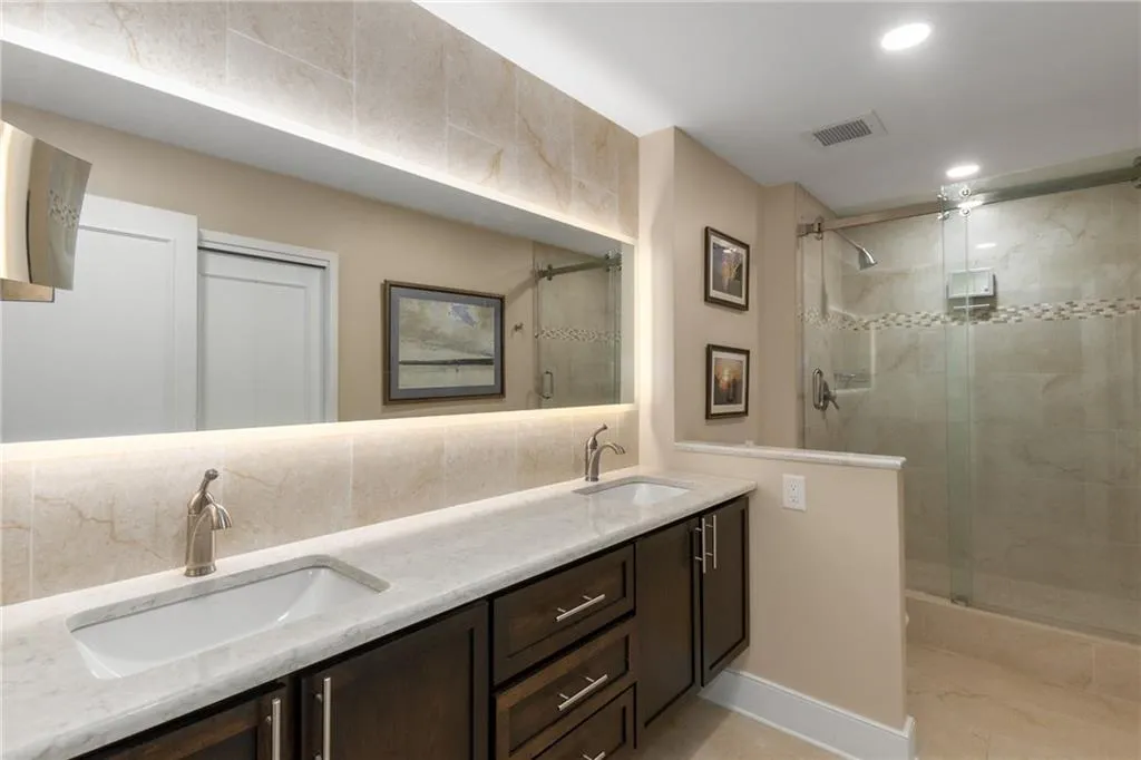 2660 Peachtree Road Nw Unit 14d, Atlanta, Georgia 30305, 2 Bedrooms Bedrooms, ,2 BathroomsBathrooms,Residential,For Sale,2660 Peachtree Road Nw Unit 14d,7535835