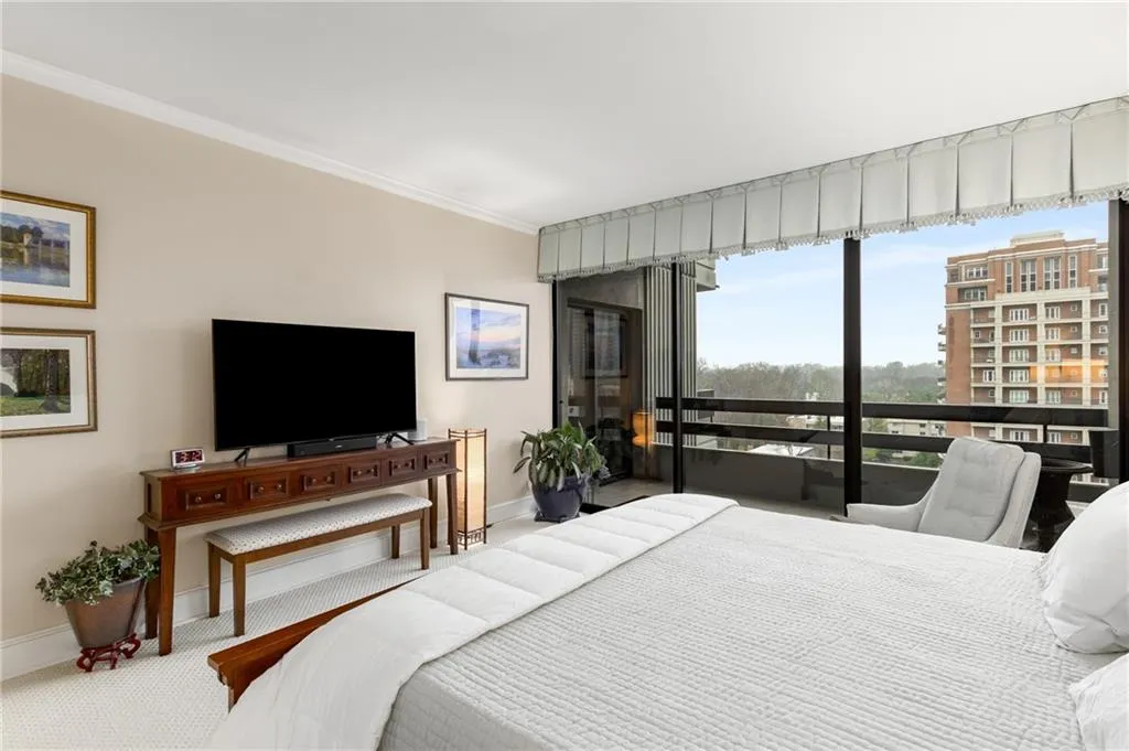 2660 Peachtree Road Nw Unit 14d, Atlanta, Georgia 30305, 2 Bedrooms Bedrooms, ,2 BathroomsBathrooms,Residential,For Sale,2660 Peachtree Road Nw Unit 14d,7535835