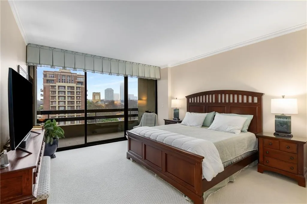 2660 Peachtree Road Nw Unit 14d, Atlanta, Georgia 30305, 2 Bedrooms Bedrooms, ,2 BathroomsBathrooms,Residential,For Sale,2660 Peachtree Road Nw Unit 14d,7535835