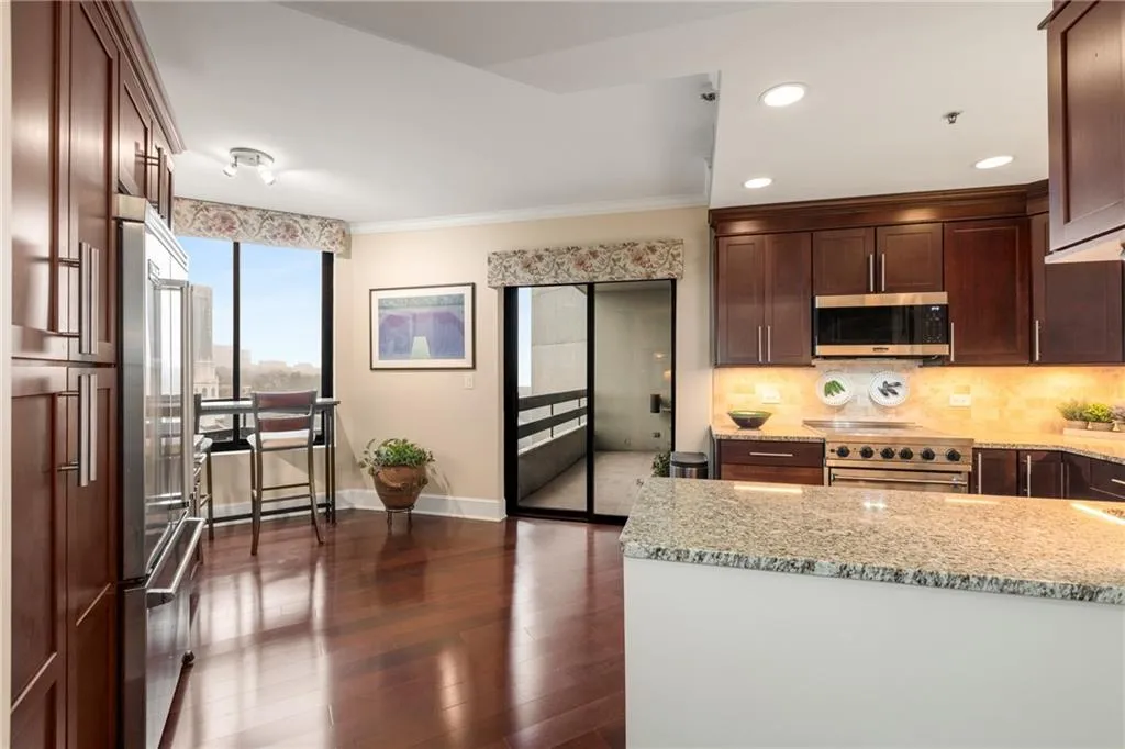 2660 Peachtree Road Nw Unit 14d, Atlanta, Georgia 30305, 2 Bedrooms Bedrooms, ,2 BathroomsBathrooms,Residential,For Sale,2660 Peachtree Road Nw Unit 14d,7535835
