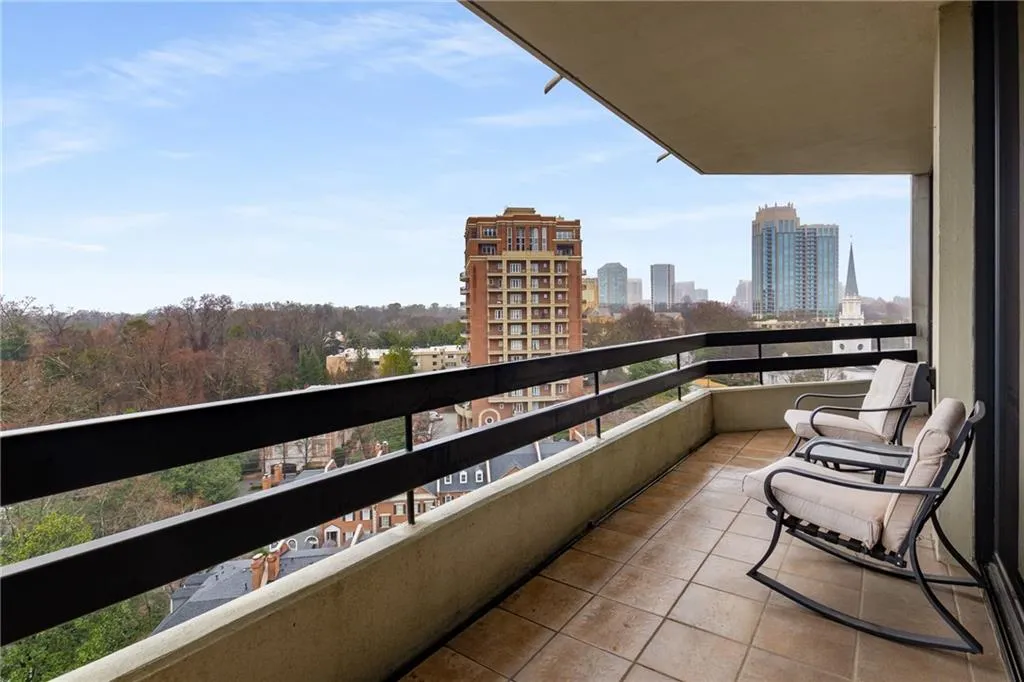 2660 Peachtree Road Nw Unit 14d, Atlanta, Georgia 30305, 2 Bedrooms Bedrooms, ,2 BathroomsBathrooms,Residential,For Sale,2660 Peachtree Road Nw Unit 14d,7535835
