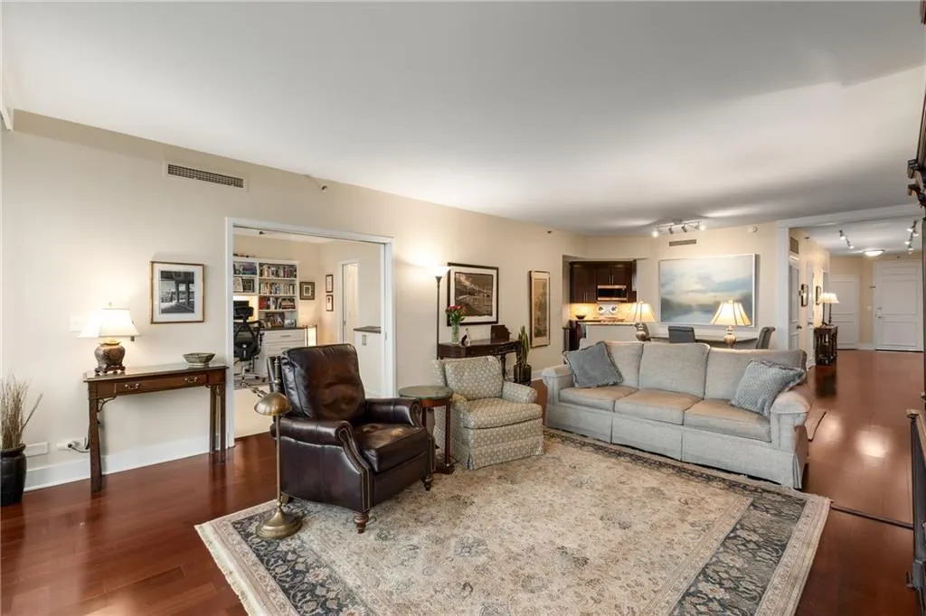 2660 Peachtree Road Nw Unit 14d, Atlanta, Georgia 30305, 2 Bedrooms Bedrooms, ,2 BathroomsBathrooms,Residential,For Sale,2660 Peachtree Road Nw Unit 14d,7535835
