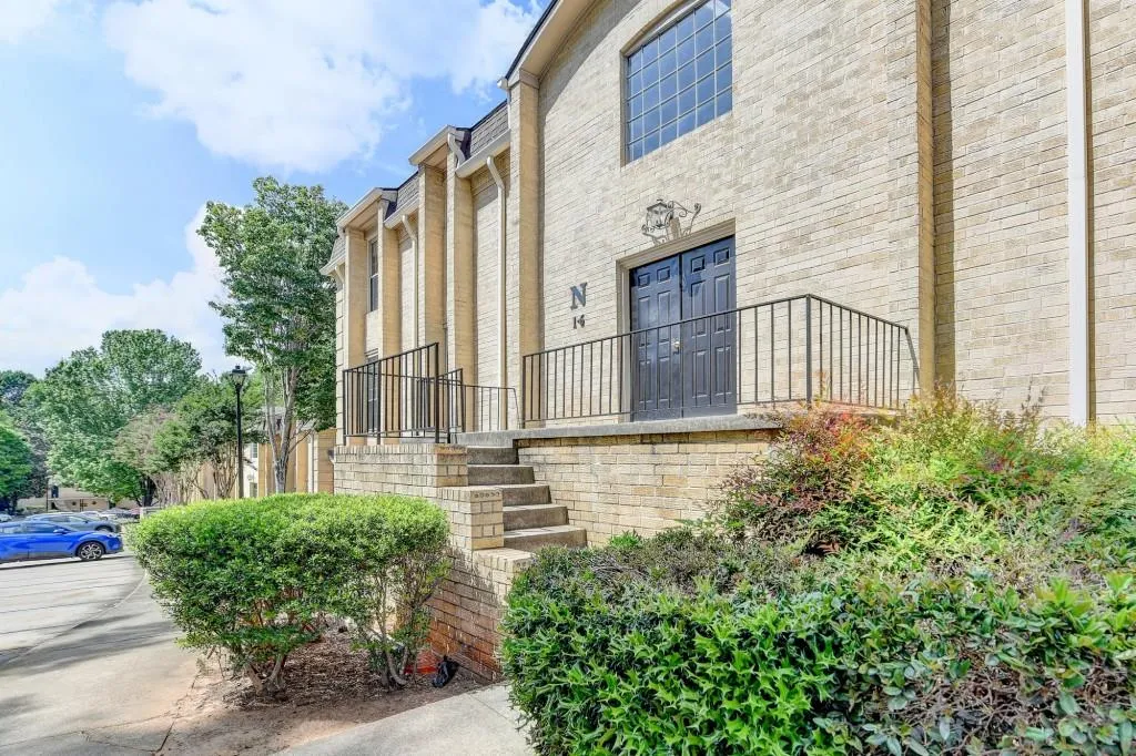 5400 Roswell Road Unit N1, Sandy Springs, Georgia 30342, 2 Bedrooms Bedrooms, ,2 BathroomsBathrooms,Residential,Sold,5400 Roswell Road Unit N1,7572673